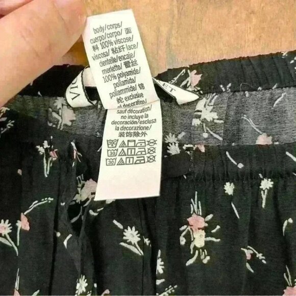 Victoria’s Secret Victoria Secret Black floral lace hem wide leg pants trousers - Picture 7 of 13